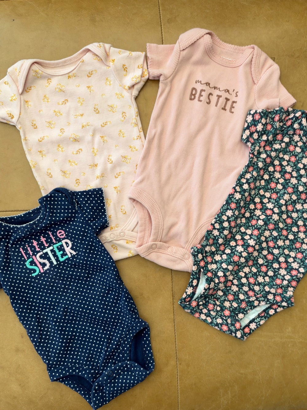 Set of 4 onesies 0-3M